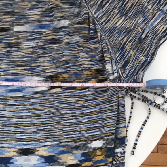 BCBGMaxAzria dress in navy/gold combo, size L. - Picture 6 of 7